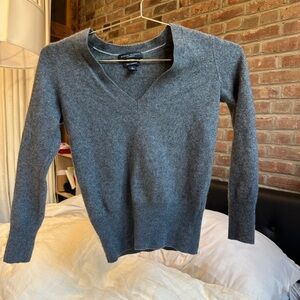 Banana Republic 100% Cashmere V Neck Sweater